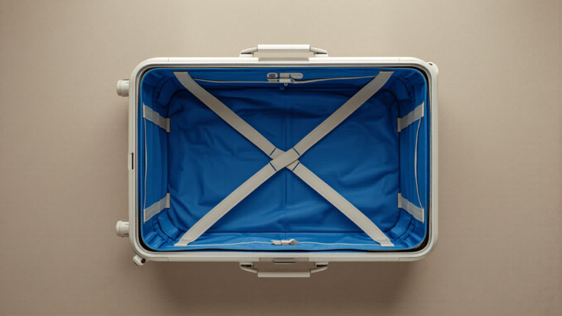 OLAS Carry-On — open interior